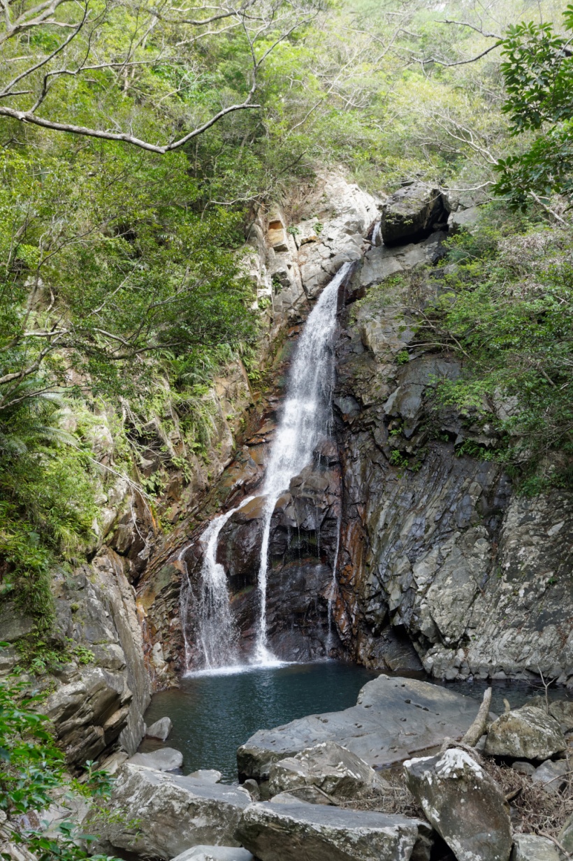 Водопад Хидзи (比地大滝, Хидзи оотаки)